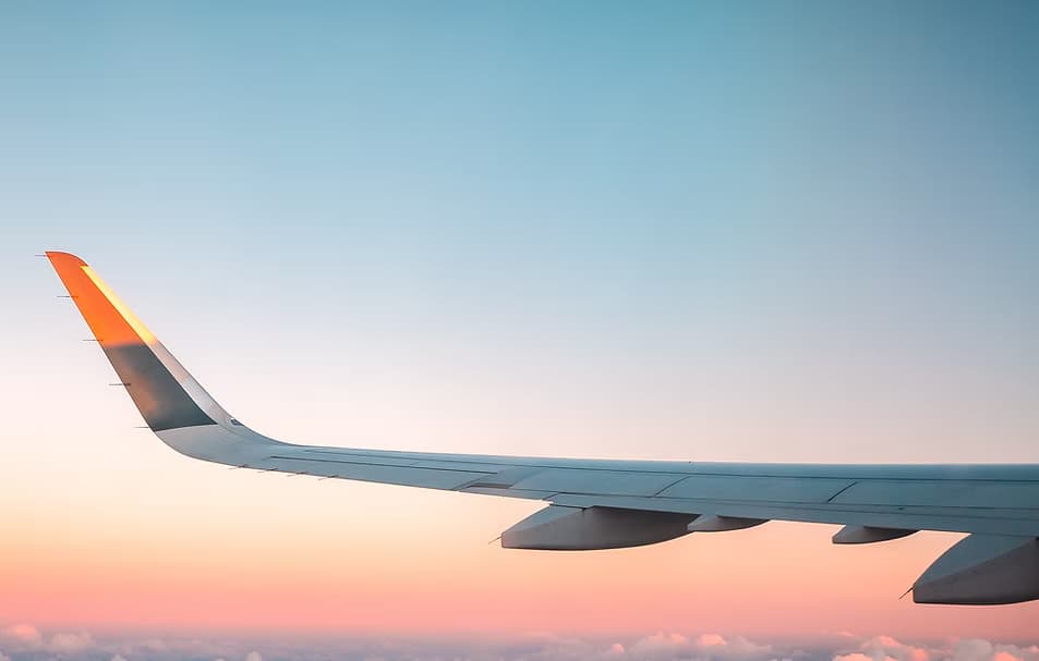Airplane wing